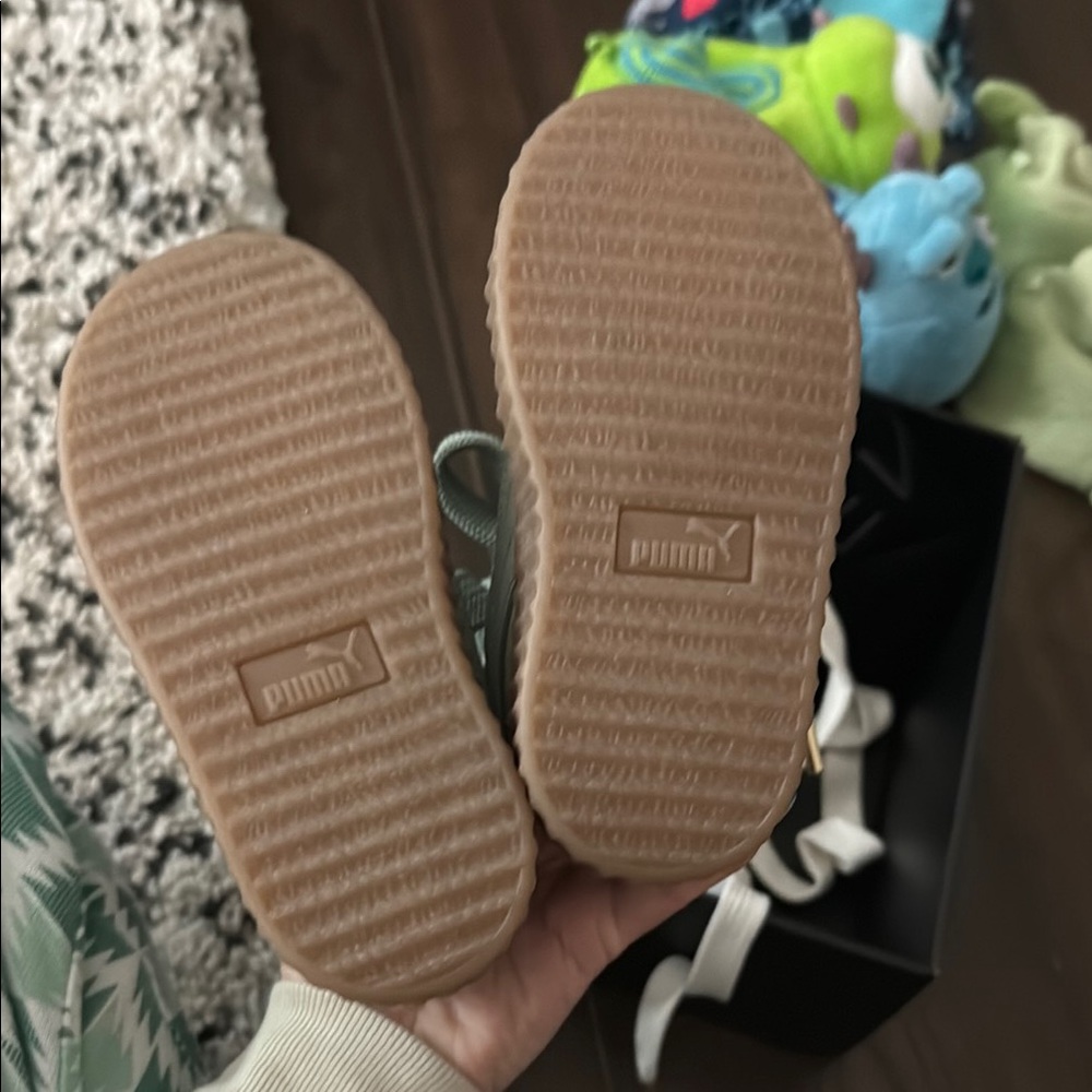 Puma Fenty Kids Shoes - Green - size 7C - Picture 5 of 7
